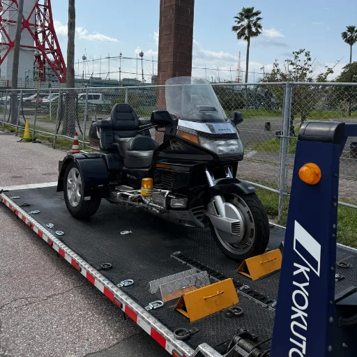 福岡市中央区でホンダゴールドウィング1500トライクの故障レッカー搬送