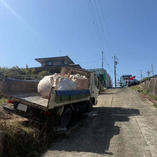 那珂川市で三菱ふそうキャンターの右前後輪脱輪対応