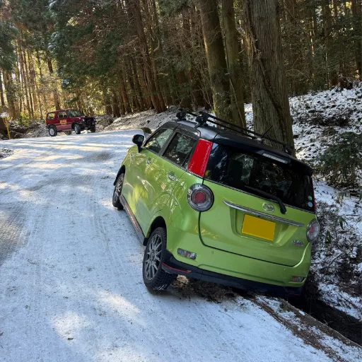 糸島市でダイハツキャストの右前後輪脱輪対応