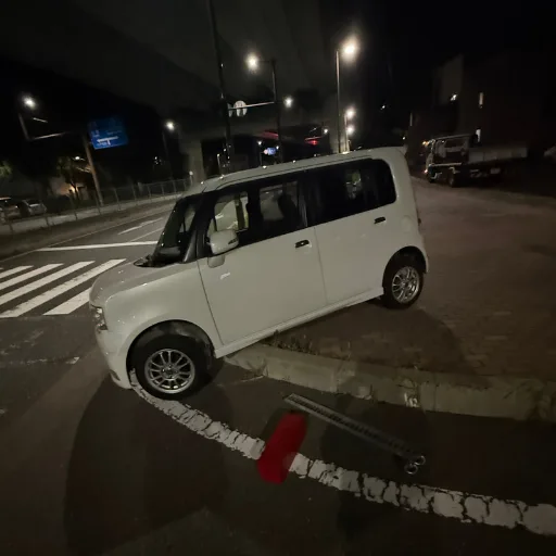 福岡市西区でダイハツムーブコンテの縁石乗り上げ対応